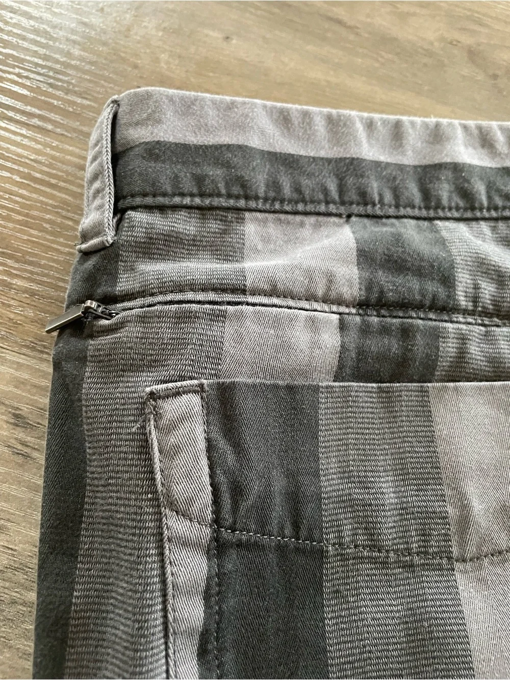 The North Face The Narrows Black Gray Striped Men’s Size 40 Chino Shorts